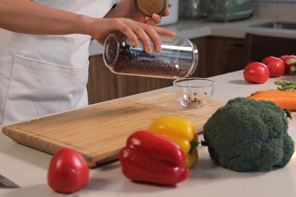 Sanitizer-Equipped Cutting Boards : Chopbox cutting board