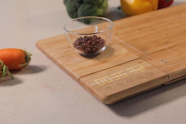 Sanitizer-Equipped Cutting Boards : Chopbox cutting board