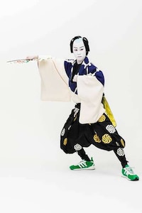 Vintage Sport-Inspired Footwear Image 3