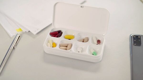 Medication-Tracking Pill Containers Image 2
