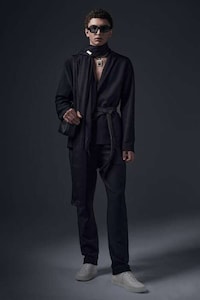 Meditation-Themed Spring Fashion Image 3