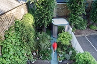 Year-Round Garden Office Pods Image 3