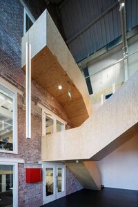 Cheery Open-Concept Office Spaces Image 4