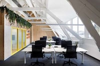 Cheery Open-Concept Office Spaces Image 5