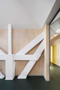 Cheery Open-Concept Office Spaces Image 7