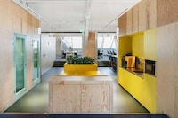 Cheery Open-Concept Office Spaces Image 8