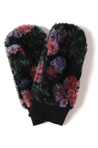 Dark Floral Patterned Fashion Image 4