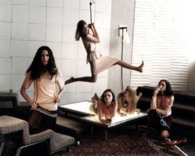 17 Contorted & Acrobatic Art Exhibitions