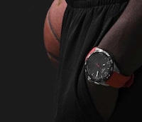 Solar-Powered Connected Watches Image 6