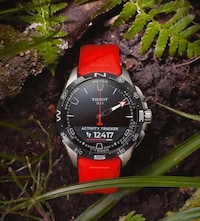 Solar-Powered Connected Watches Image 7