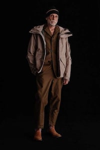 Fall-Centric Sartorial Fashion Image 2