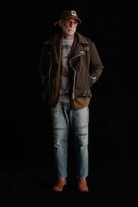 Fall-Centric Sartorial Fashion Image 3