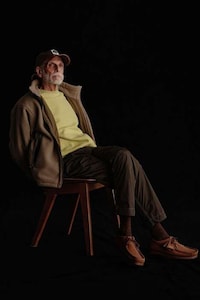 Fall-Centric Sartorial Fashion Image 4