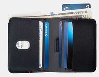 Trackable Well-Organized Wallets Image 4