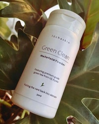Antioxidant-Packed Skincare Mists Image 3