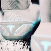 Electroluminescent Football Shoes Image 2