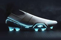 Electroluminescent Football Shoes Image 4
