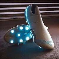 Electroluminescent Football Shoes Image 5