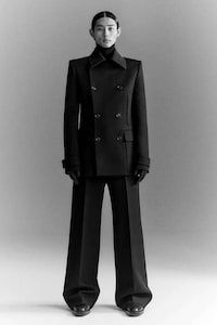 Oversized Shape-Obscuring Fashion Image 2