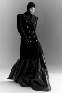 Oversized Shape-Obscuring Fashion Image 3