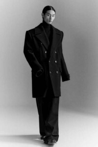 Oversized Shape-Obscuring Fashion Image 4