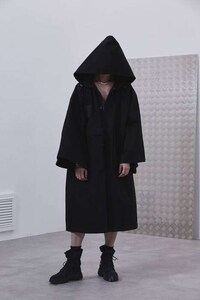 Uniquely Shaped Spring Clothing Image 5