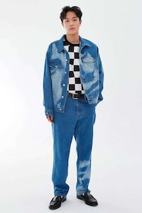 90s-Themed Laidback Faashion Image 4