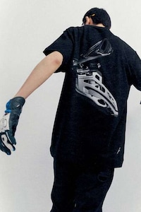 Form-Challenging Fall Apparel Image 3