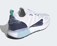 80s-Inspired Sneaker Styles Image 2