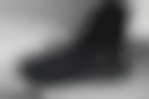 Split-Toe Sock-Like Shoes