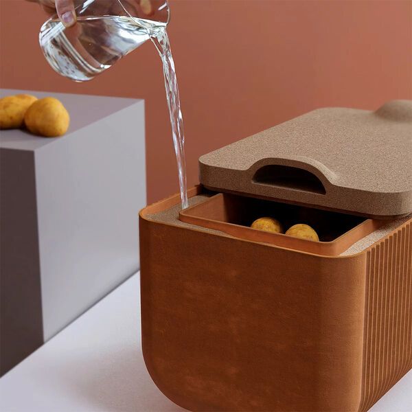 Terracotta container uses an old method for keeping food fresh - Springwise