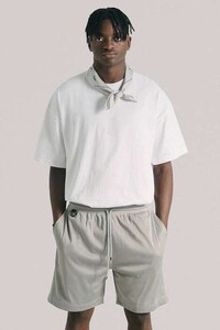 Fabric-Centric Minimal Concise Fashion Image 3