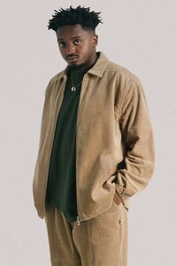 Fabric-Centric Minimal Concise Fashion Image 6