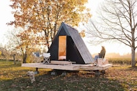 Portable Prefab Escape Cabins Image 2