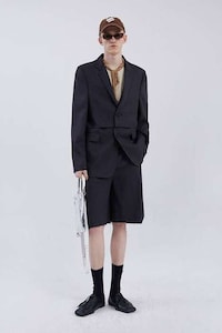 Extensive Spring Layering Fashion Image 2