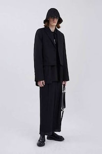 Extensive Spring Layering Fashion Image 3