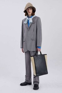 Extensive Spring Layering Fashion Image 5