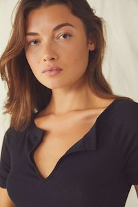 Elevated Minimal Femine Apparel Image 2