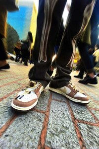 Bright Tonal Dramatic Shoelaces Image 2