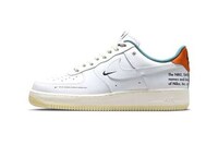 80s-Themed Tonal Sneakers Image 2