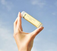 Portable All-Natural Sunscreen Sticks Image 2