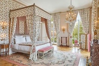 Luxe Tourist Attraction Hotels Image 1