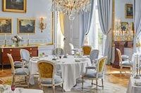 Luxe Tourist Attraction Hotels Image 4