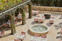 Luxe Tourist Attraction Hotels Image 7