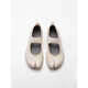 Naturally Simplistic Split-Toe Shoes Image 6
