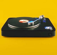 Chicly Sustainable Turntables Image 5