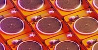 Chicly Sustainable Turntables Image 7
