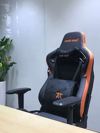 eSports-Backed Gaming Chairs Image 4