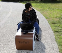 Tech-Enriched Park Benches Image 4