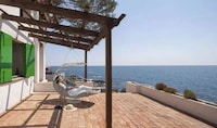 Sustainable Seaside Swinging Seats Image 1